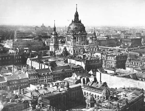 Berlin, Blick vom Turm des Roten Rathauses auf den Dom