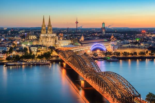 Blick über Köln am Abend