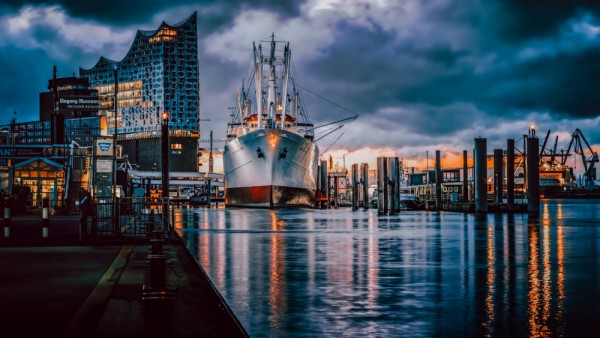 Elbphilharmonie / Cap San Diego